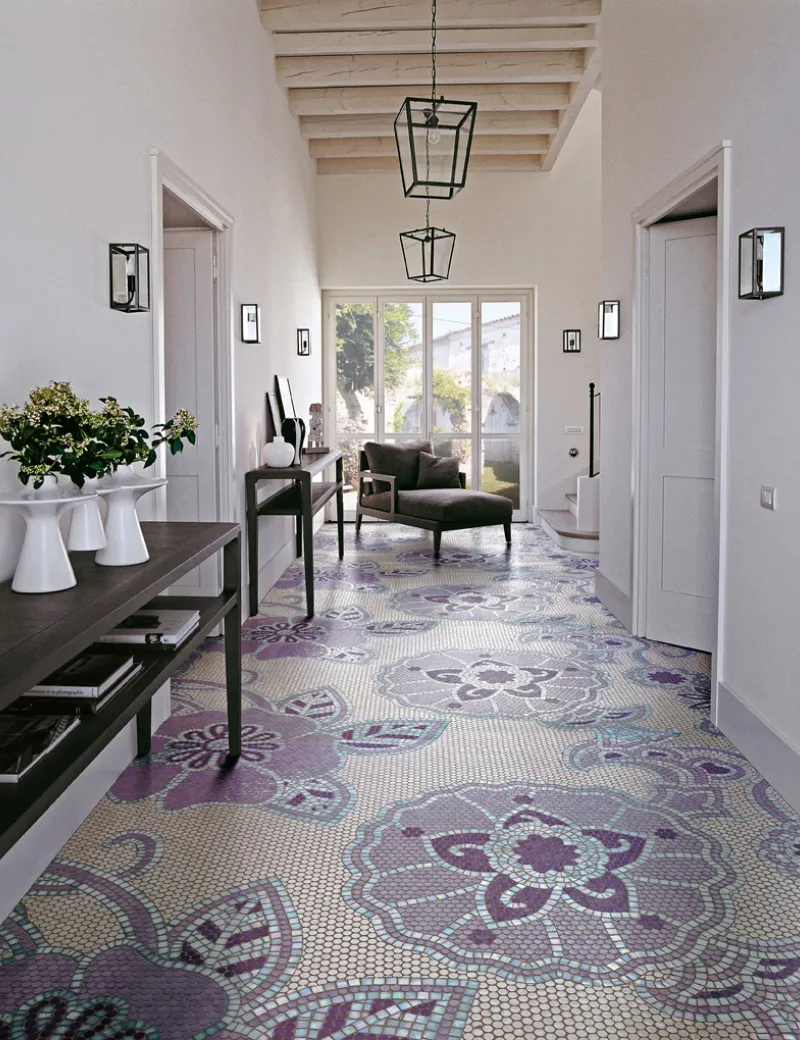 <p><strong>2. Mosaic floors for floral interiors: natural elegance</strong></p>